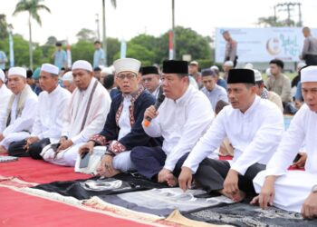 Khusyuk dan Syahdunya Salat Idulfitri 1446 H di Halaman Kantor Gubernur Babel