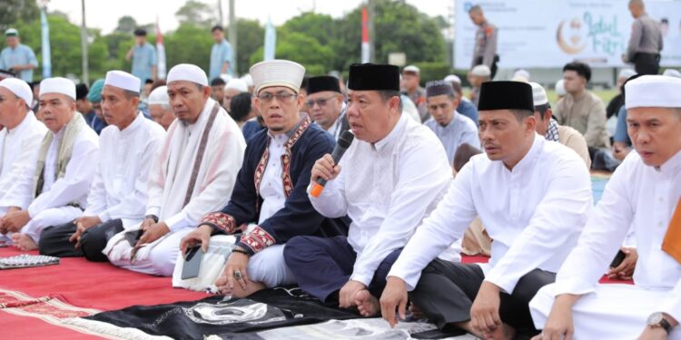 Khusyuk dan Syahdunya Salat Idulfitri 1446 H di Halaman Kantor Gubernur Babel