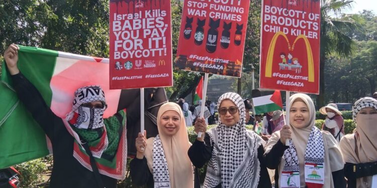 Ribuan Massa Perempuan Gelar Aksi Damai :Tolak Produk Pro Israel..!!