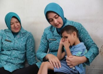 Pelukan Bunda Noni Hidayat Hadirkan Senyum bagi Anak-Anak yang Sakit.