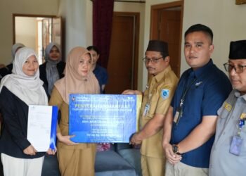 Wakili Gubernur Hidayat, Pj Sekda Babel Serahkan Santunan kepada Keluarga Alm. Murdiansyah