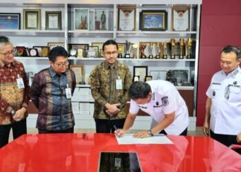 Bank Sumsel Babel Salurkan CSR untuk Penataan Lanskap Tugu Adipura Kabupaten Bangka